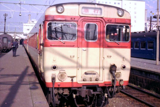 1977年4月3日 山陽本線姫路駅にて「最初のいぃ～～っぽ！」